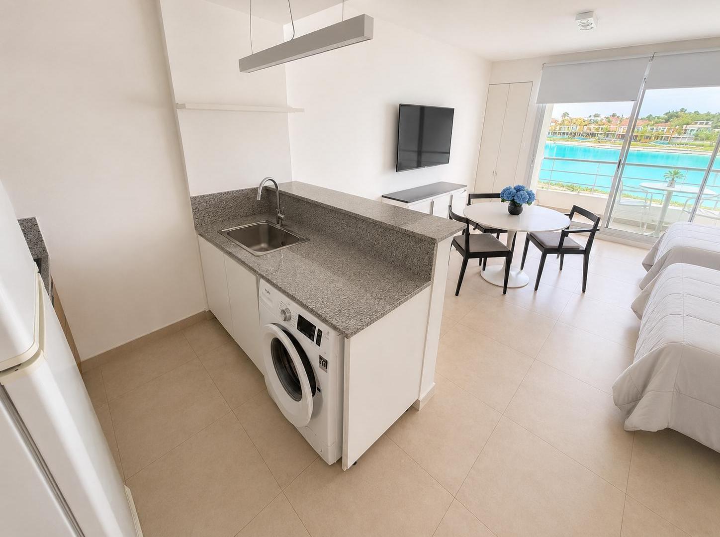 Foto de Alquiler de Monoambiente - Vista a la Laguna - R. Caamaño 1106, Villa, imagen 2