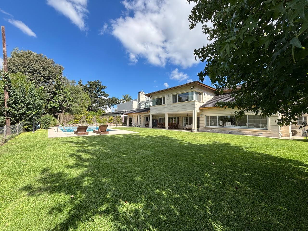 Foto de Venta de Excelente Casa - 7 Ambientes - Dos Lotes al Golf - Miraflores, imagen 1