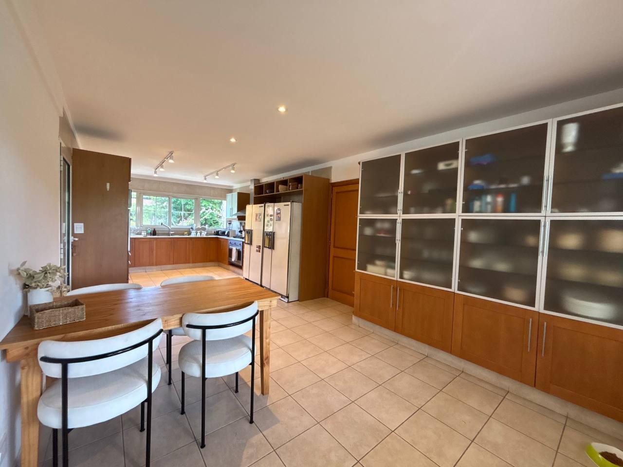 Foto de Venta de Excelente Casa - 7 Ambientes - Dos Lotes al Golf - Miraflores, imagen 2