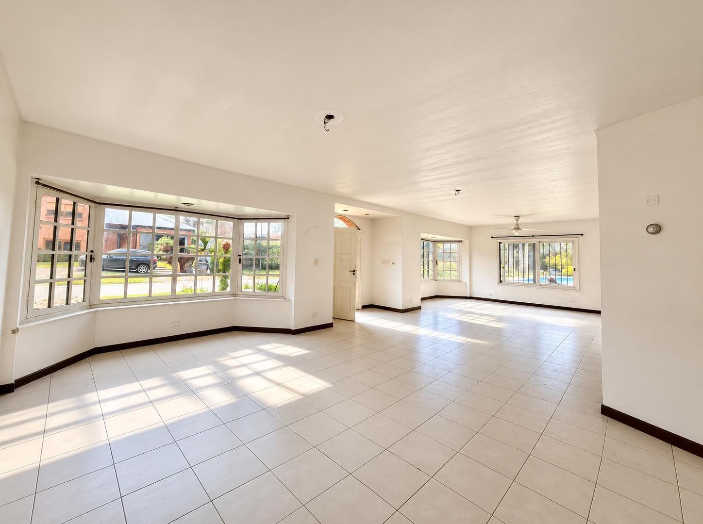 Foto de Alquiler Anual de Casa - 5 Ambientes - Miraflores Country Club, imagen 5