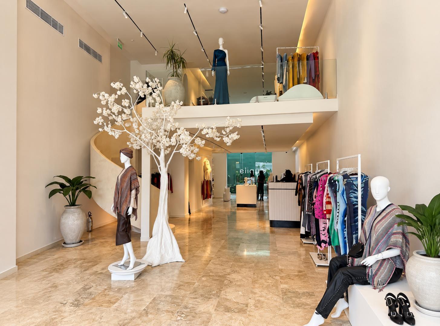Foto de Alquiler de Local Comercial - Tres Plantas - Múltiple Rubro- Sin, imagen 2