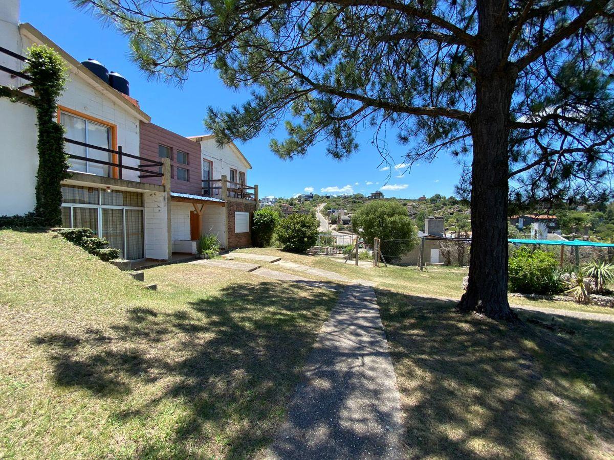 OPORTUNIDADES ÚNICAS!! VENTA DE DUPLEX EN VILLA CARLOS PAZ
BARRIO VILLA DEL LAGO A PASOS DE LA RUTA
