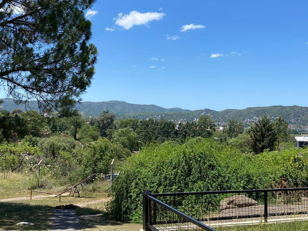 OPORTUNIDADES ÚNICAS!! VENTA DE DUPLEX EN VILLA CARLOS PAZ
BARRIO VILLA DEL LAGO A PASOS DE LA RUTA