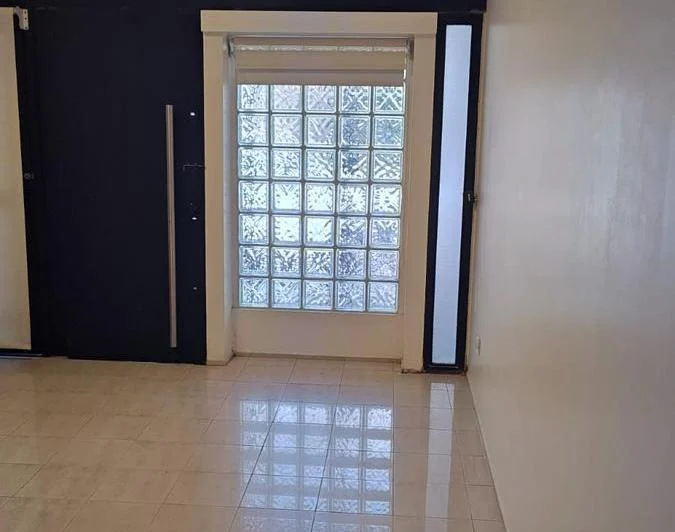 CASA MODERNA 8 AMBIENTES ALQUILER - BANFIELD 3