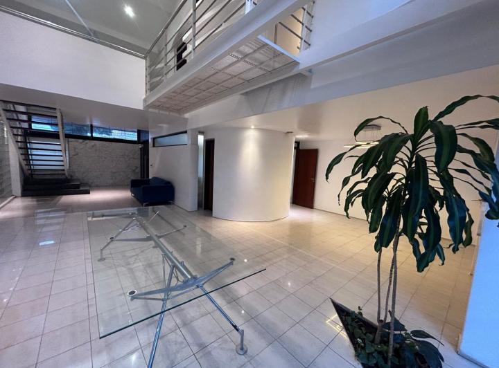 CASA MODERNA 8 AMBIENTES ALQUILER - BANFIELD 2
