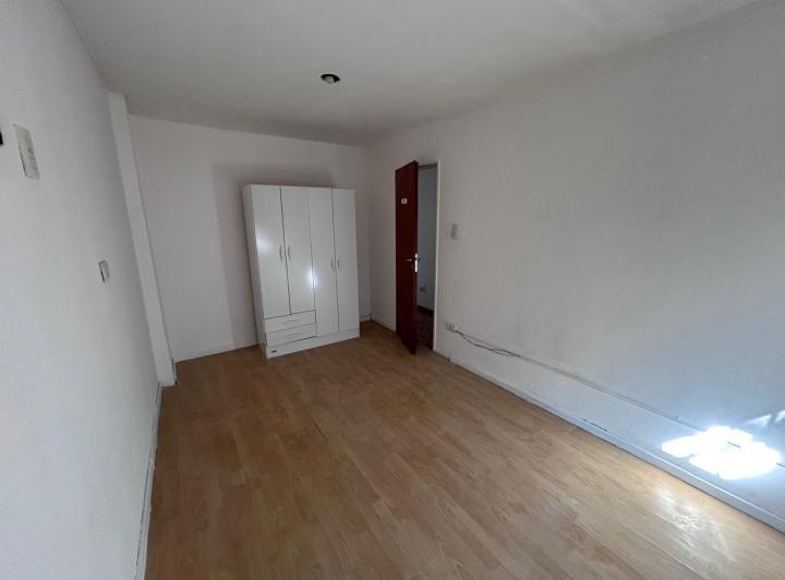 Departamento 3 ambientes  tipo Casa en Complejo Privado c/ Pileta y Cochera  a 4 cuadras de la Est M 4