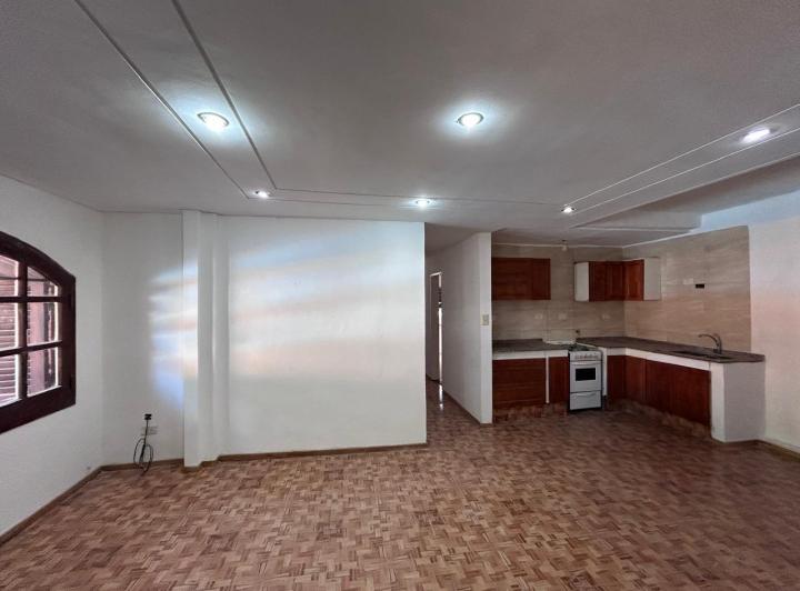 Departamento 3 ambientes  tipo Casa en Complejo Privado c/ Pileta y Cochera  a 4 cuadras de la Est M 3