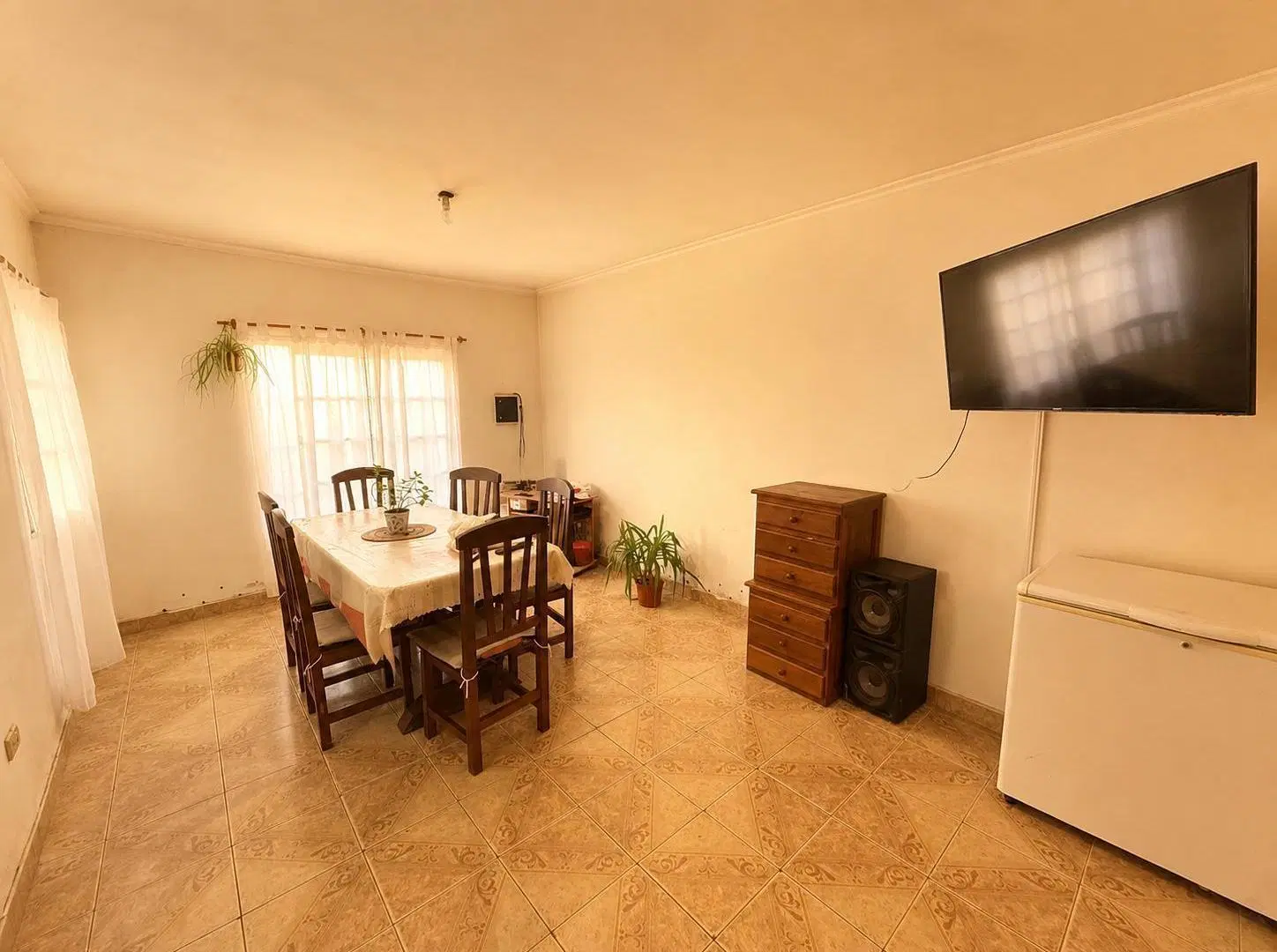 CASA 4 AMBIENTES c/ PATIO y COCHERA | VENTA BURZACO 3