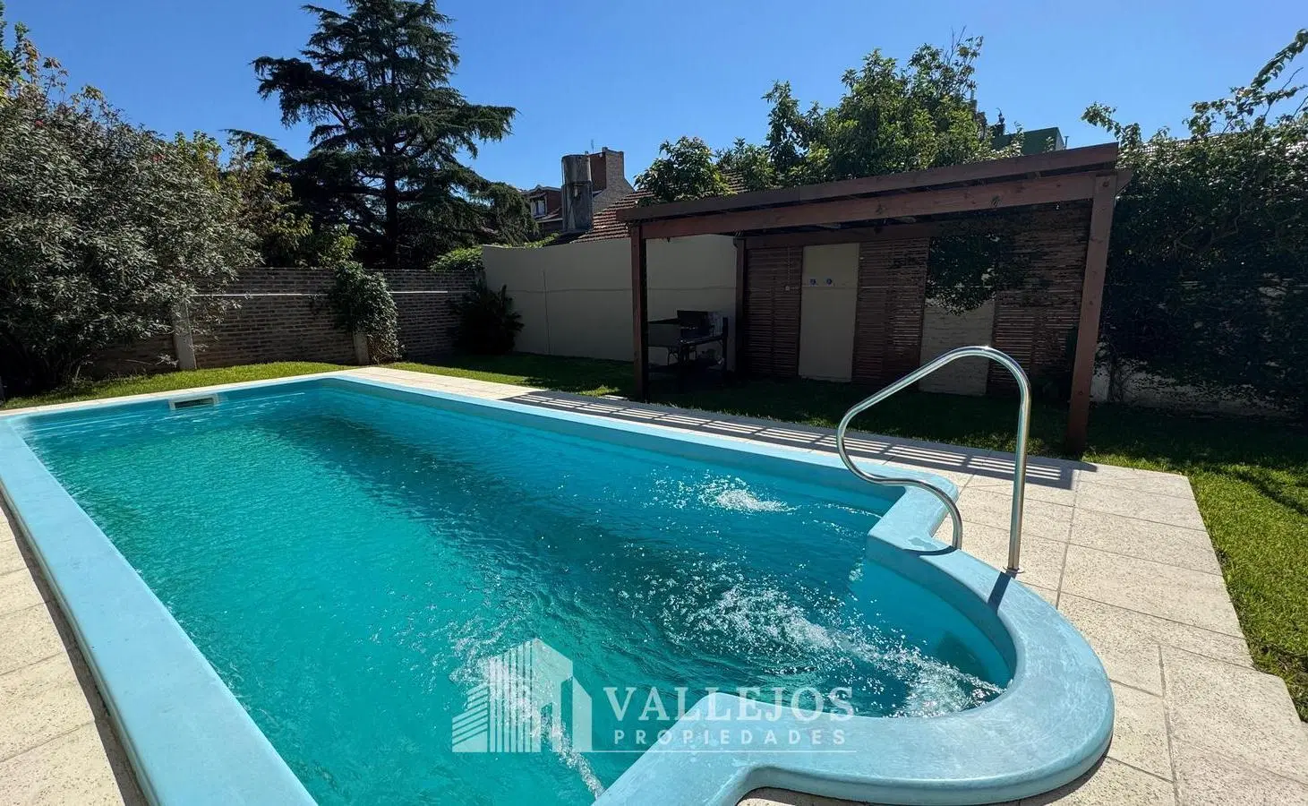 CASA 5 AMBIENTES CON PILETA. IMPECABLE - ALQUILER MONTE GRANDE 3