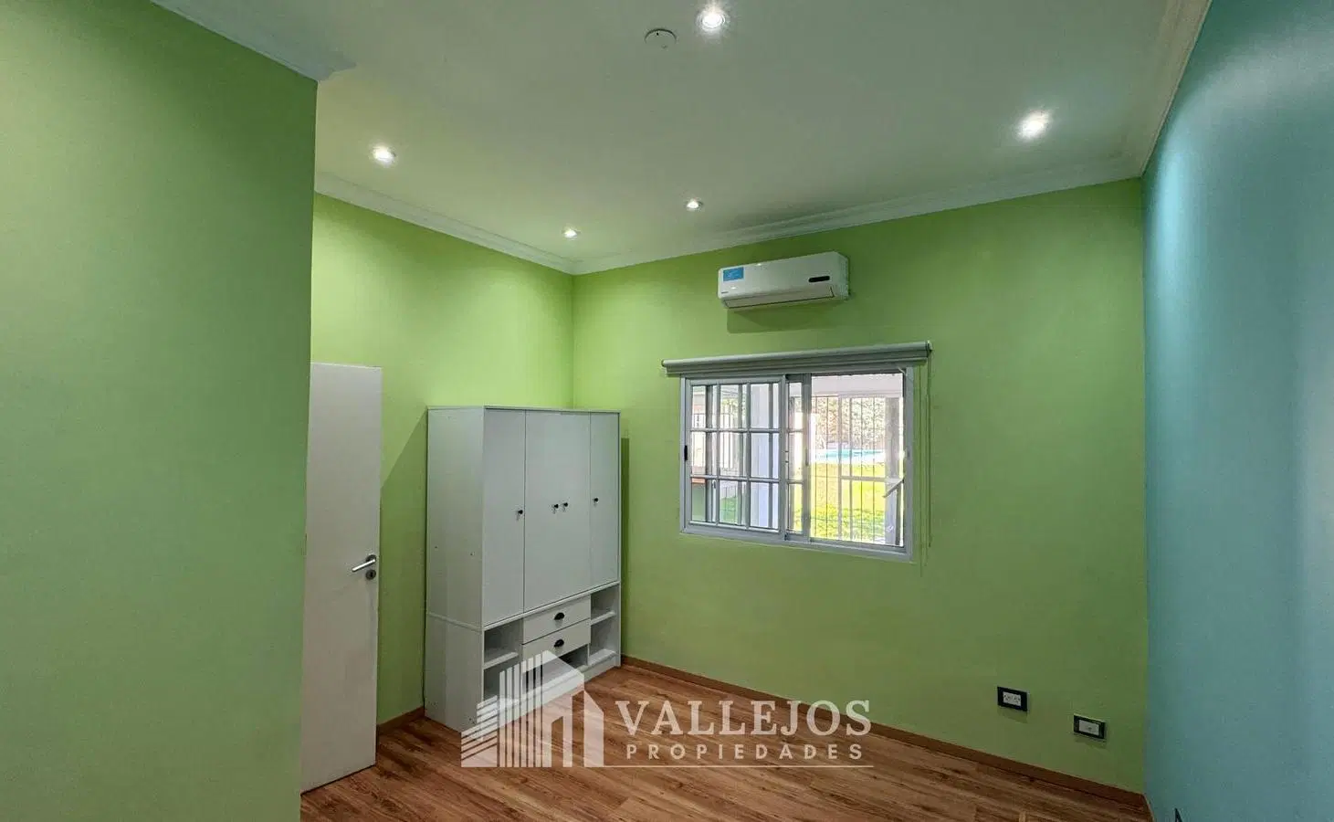 CASA 5 AMBIENTES CON PILETA. IMPECABLE - ALQUILER MONTE GRANDE 4