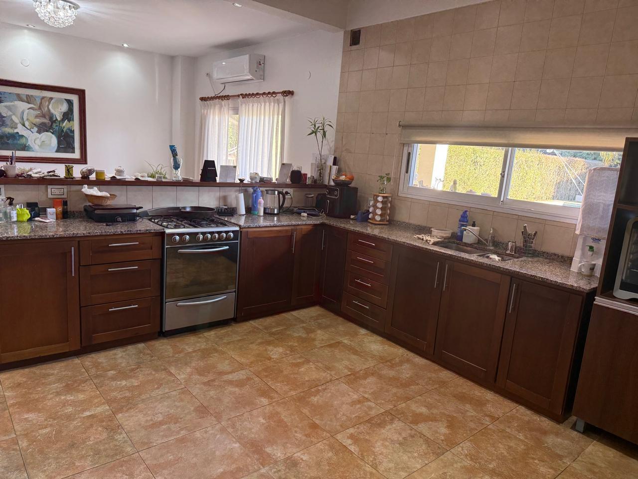Foto de CASA 4 AMB. C/ PISCINA AMPLIA Y MODERNA | ALQUILER - LOS ROSALES, imagen 3