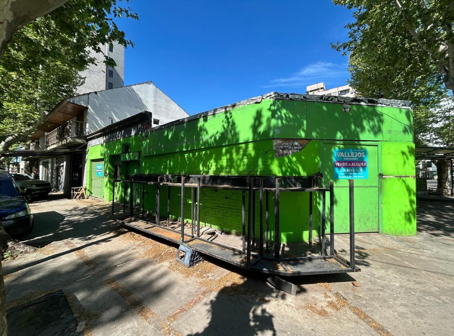 Foto de LOCAL ESQUINA 200 m2 FRENTE A LA ESTACIÓN MONTE GRANDE - VENTA, imagen 2