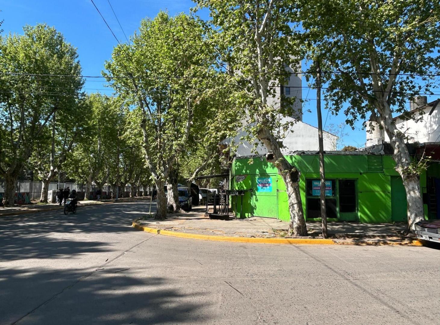 Foto de LOCAL ESQUINA 200 m2 FRENTE A LA ESTACIÓN MONTE GRANDE - VENTA, imagen 5