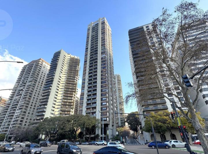 Alquiler en torre de categoría con vistas al río y la ciudad 3