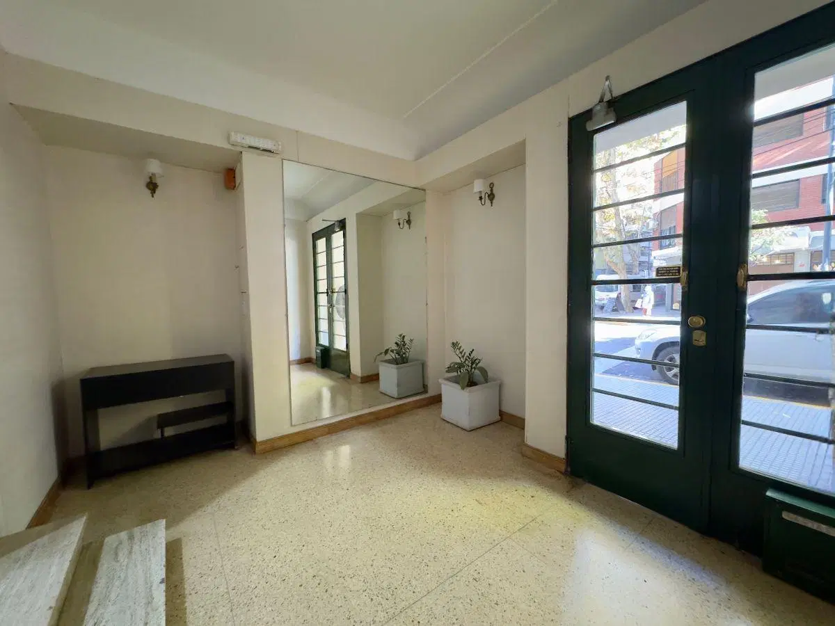 Departamento 2 Ambientes al Frente con Balcón en Recoleta – Ideal Inversión 3