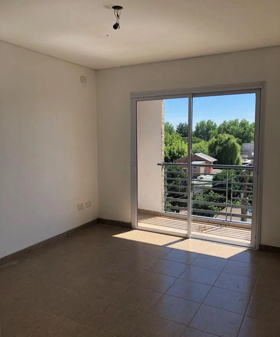 Departamento en Spegazzini 3