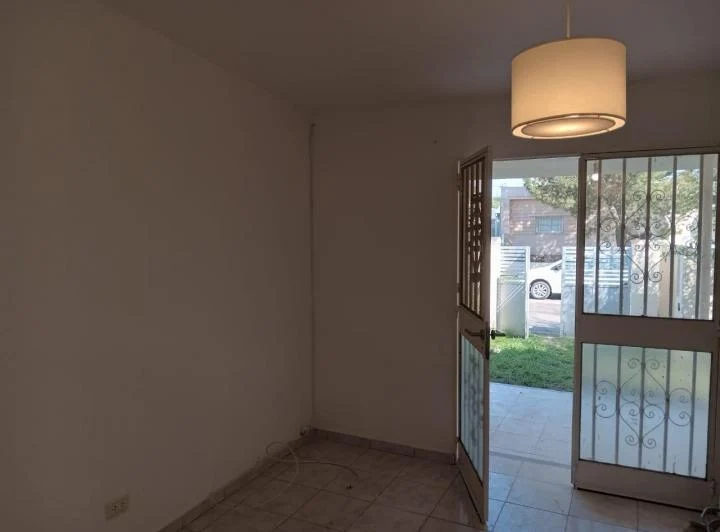 Se alquila Casa de 1 Dormitorios en B° San Clemente, Villa Allende $ 470.000. 2