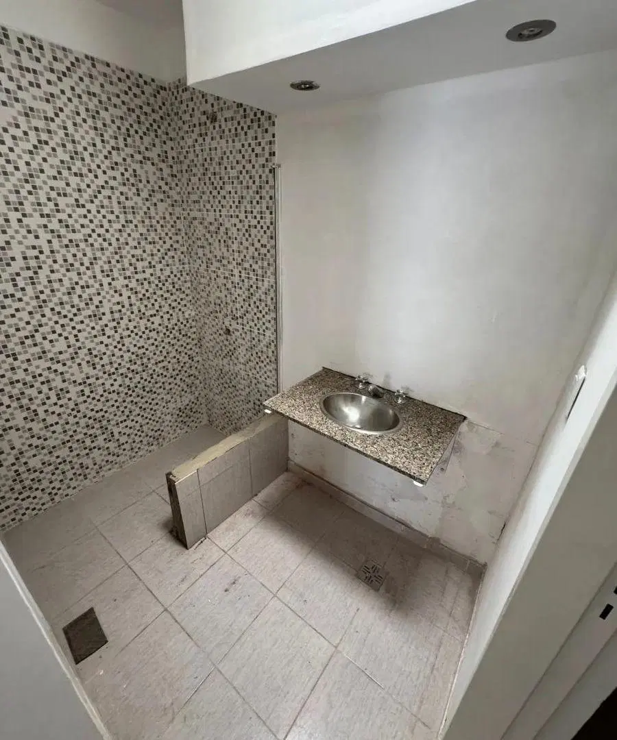 !SE VENDE¡ Casa remodelada de 3 dormitorios y 2 baños en Villa Allende! 4