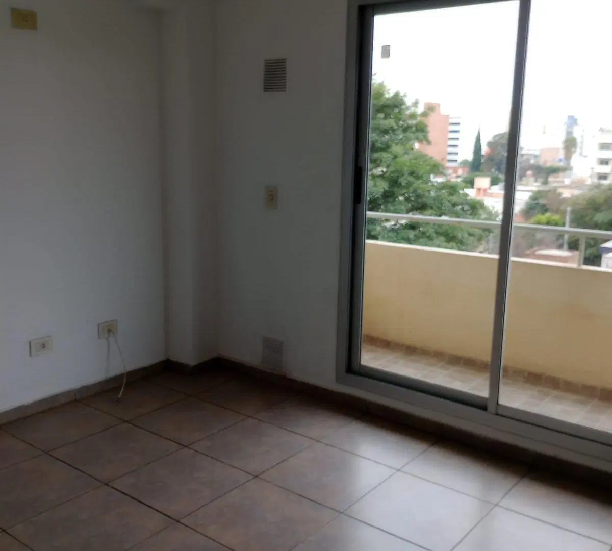 Se Alquila Departamento de 1 Dormitorios en B° Alto Alberdi! 2