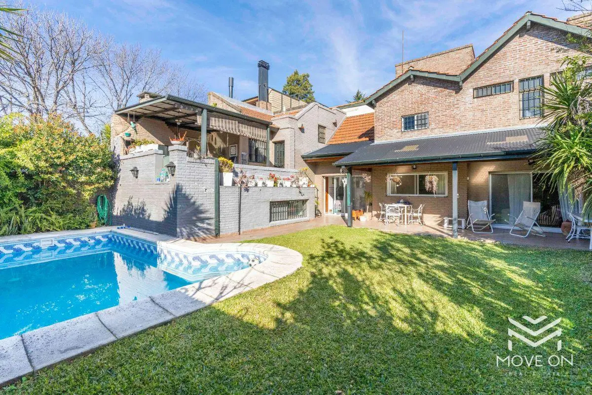 CASA VENTA - LAS LOMAS LA MERCED - SAN ISIDRO 5 AMBIENTES - JARDIN - PILETA- 2 COCHERAS 3