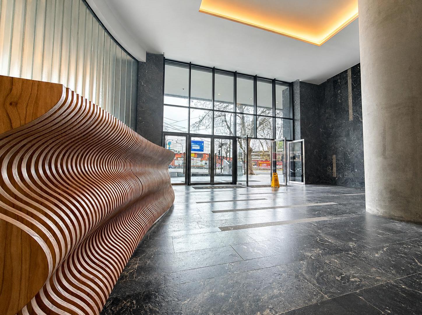 Foto de TORRE QIUB - ALQUILER - Local comercial sobre Av. Juan B. Justo a, imagen 4
