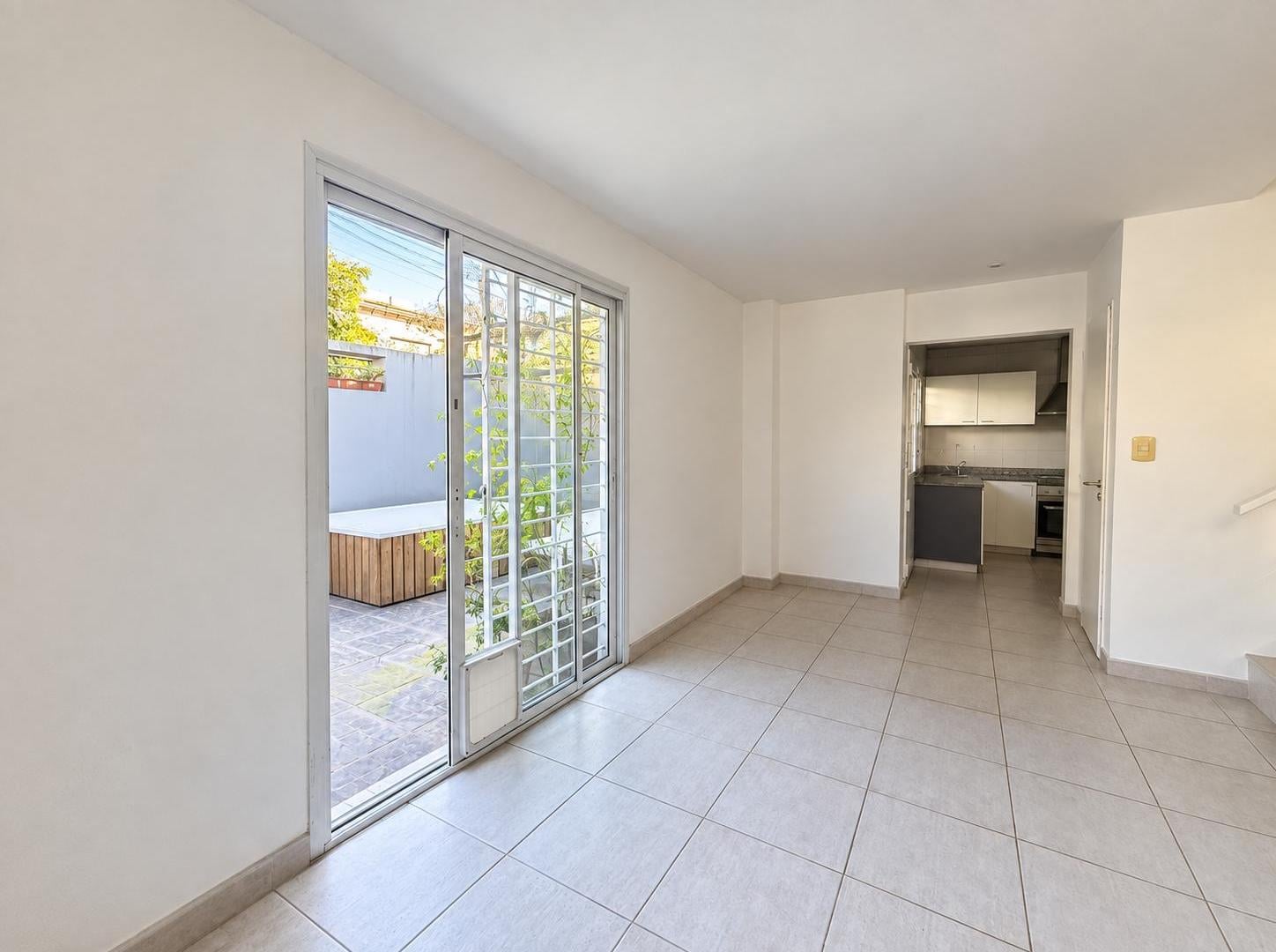 Foto de VENTA - 142 m2 - 5 ambientes con patio y Parrilla - excelente zona en, imagen 2