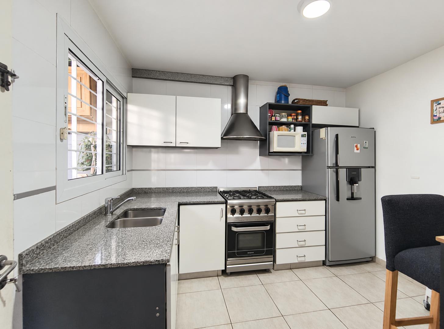 Foto de VENTA - 142 m2 - 5 ambientes con patio y Parrilla - excelente zona en, imagen 4