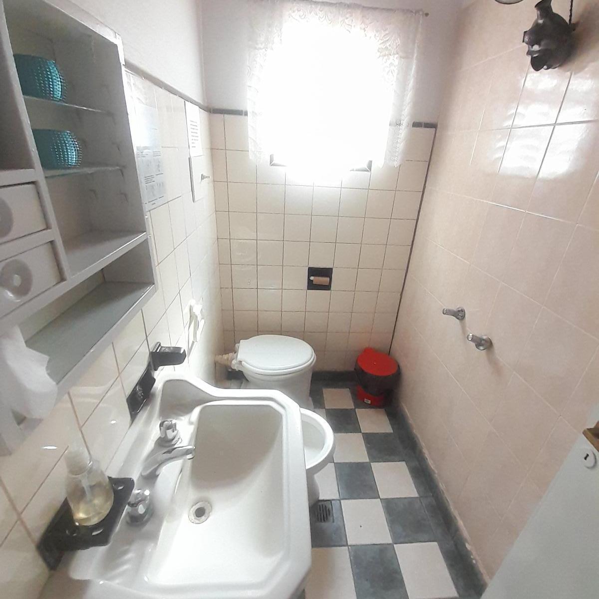 Venta / Permuta Casa Uso Apto Uso Institucional - Comercial. Pte Roca 1100. 3