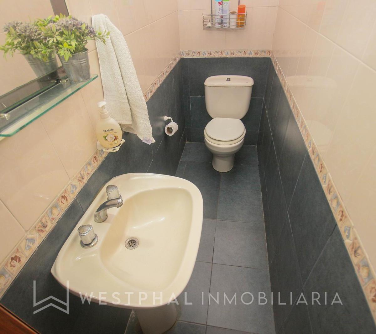 - Venta - Casa 4 Dorm. con Pileta - Pje. Santiago Altura Mate de Luna Al 4100 2