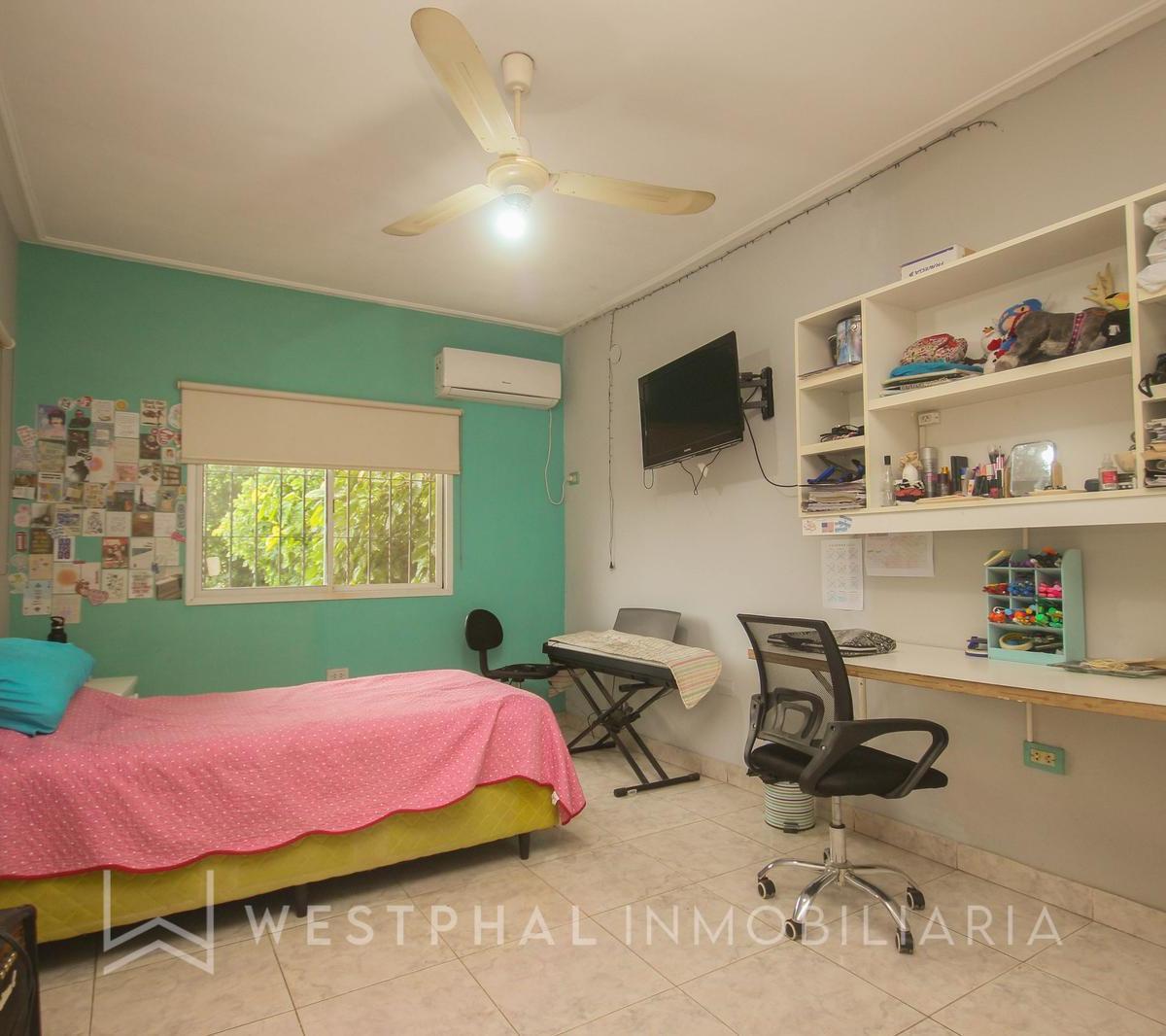 - Venta - Casa 4 Dorm. con Pileta - Pje. Santiago Altura Mate de Luna Al 4100 4