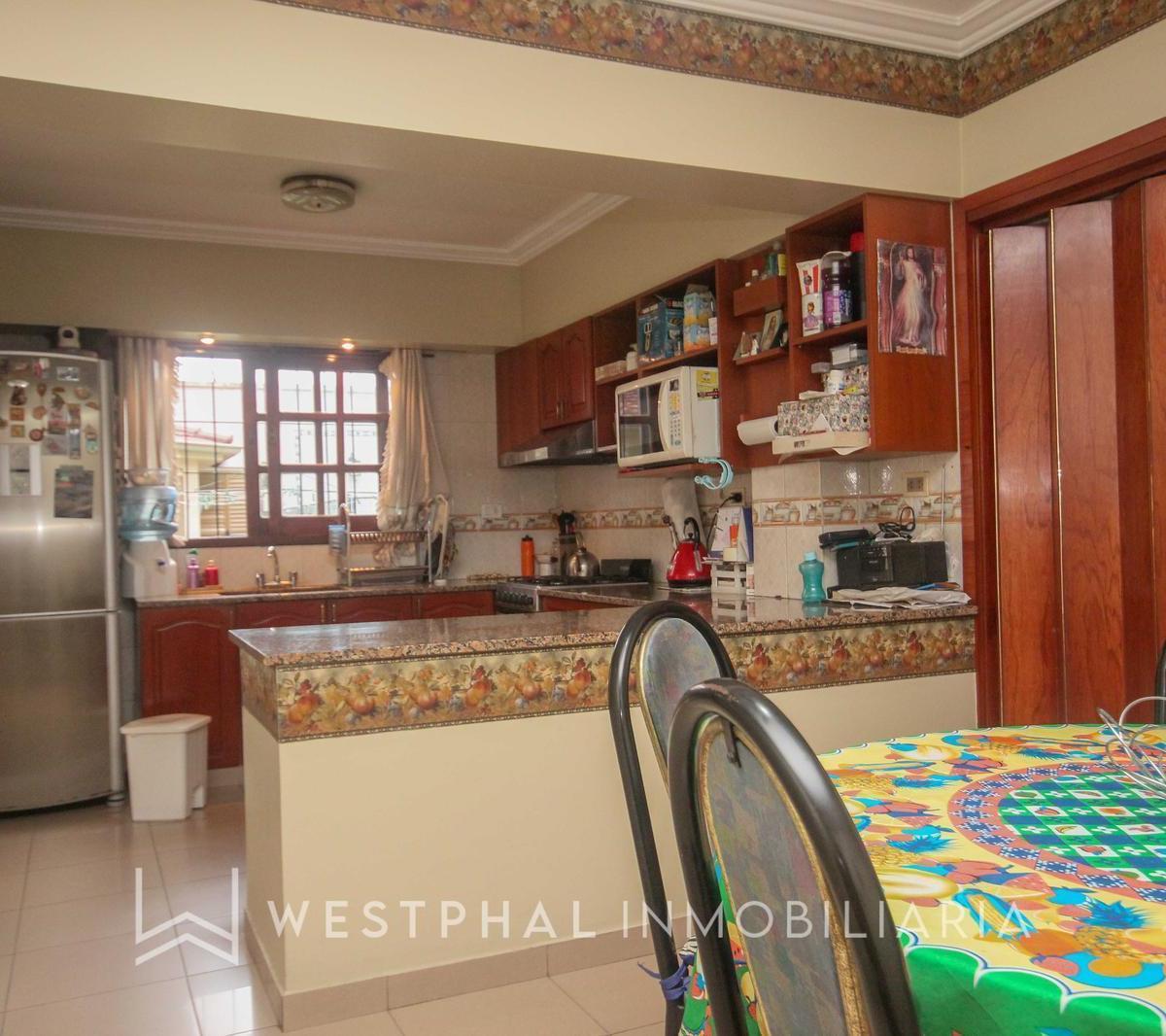 Venta - Casa de 3 Dorm. con Pileta 3