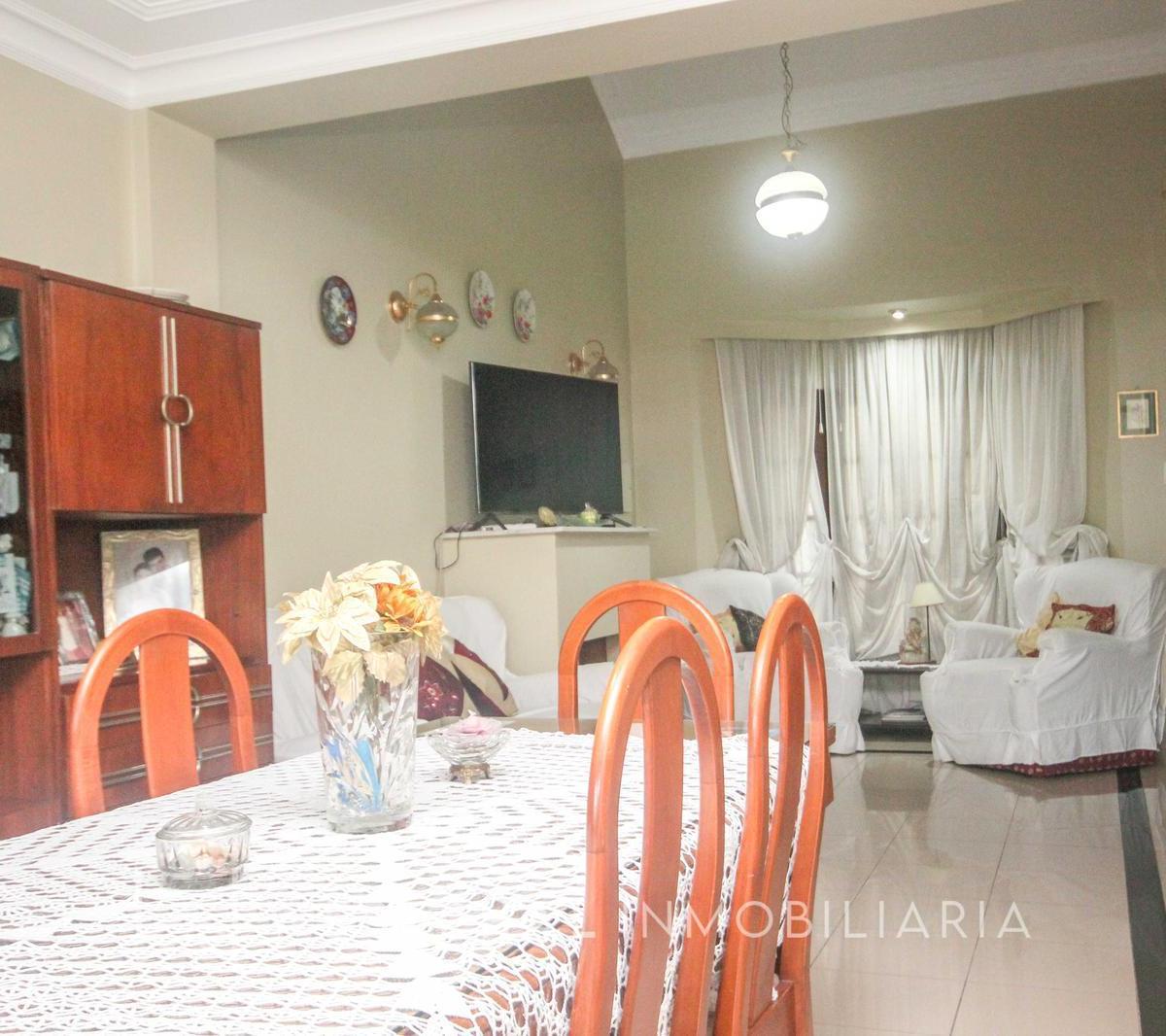 Venta - Casa de 3 Dorm. con Pileta 4