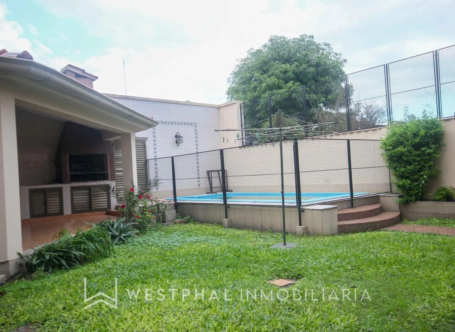 Venta- Casa de 3 dormitorios con Pileta y cochera para dos autos 5