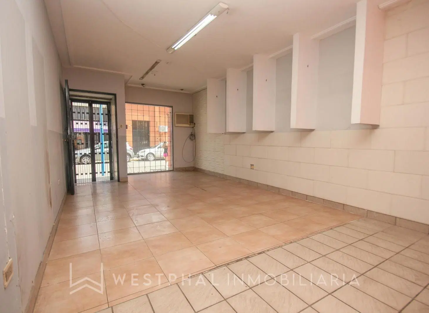 Oportunidad Única en Microcentro: Propiedad Mixta con Gran Potencial Comercial 2