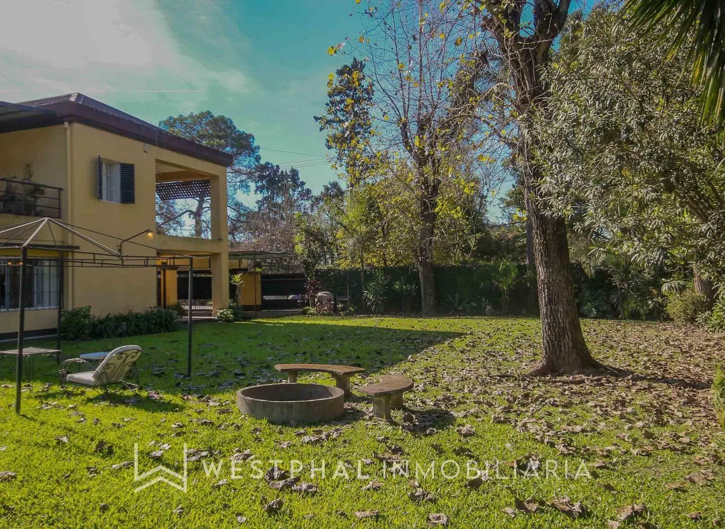 VENTA IMPORTANTE CASA EN YERBA BUENA DE 4 DORMITORIOS. 3