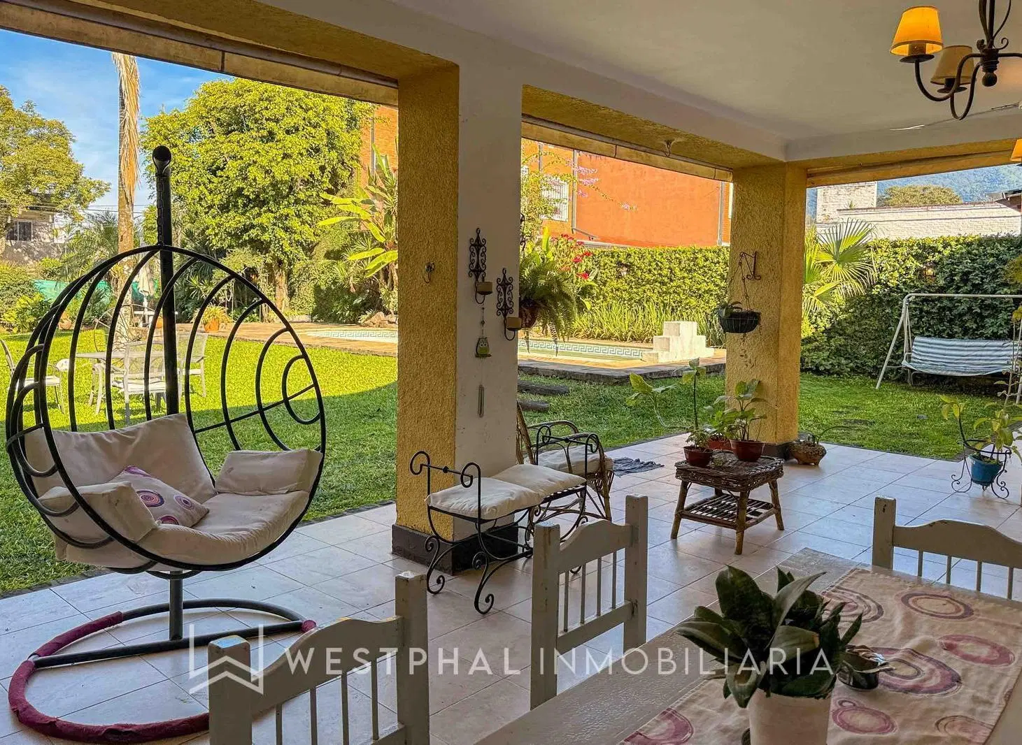 VENTA IMPORTANTE CASA EN YERBA BUENA DE 4 DORMITORIOS. 4