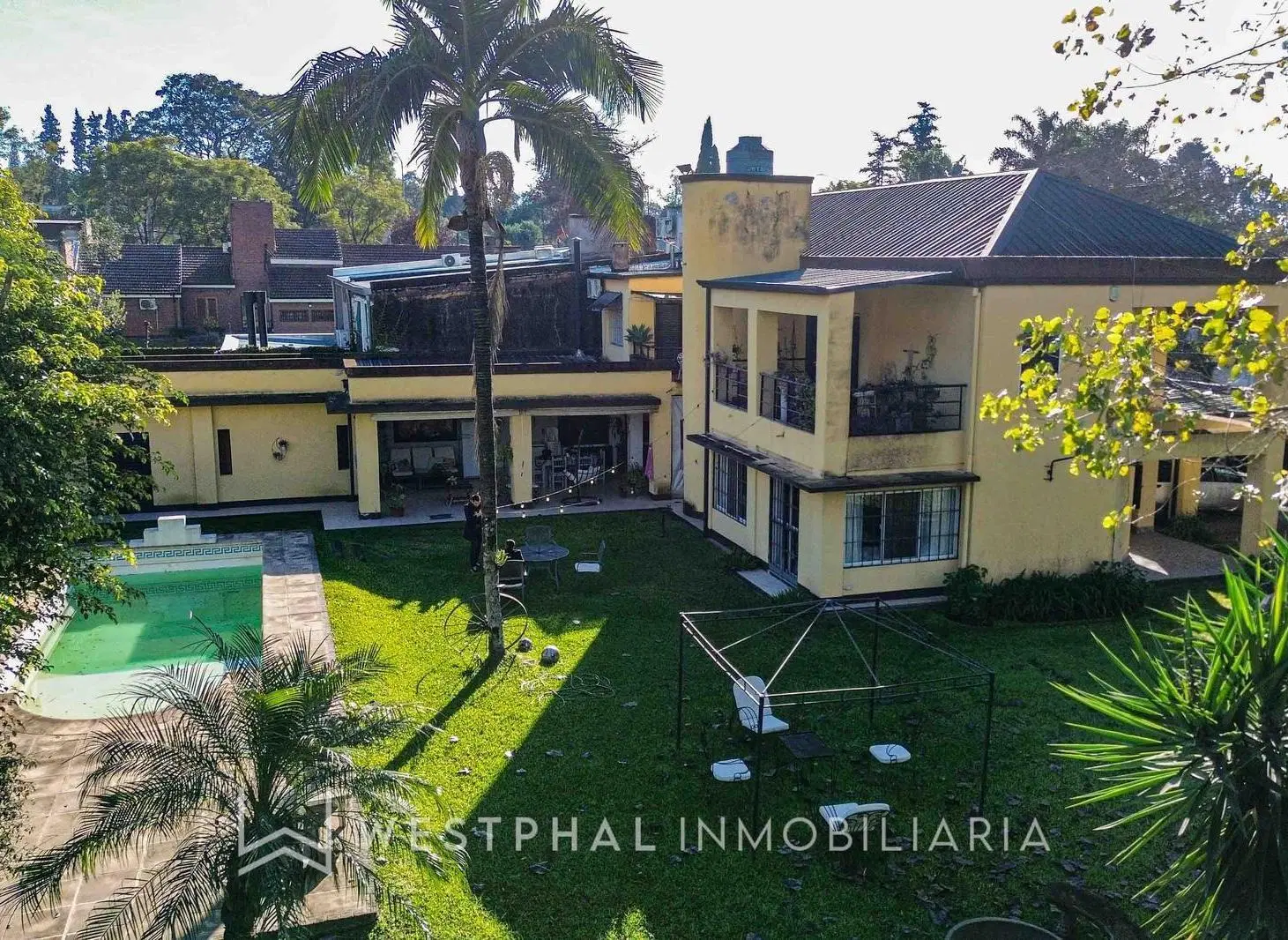 VENTA IMPORTANTE CASA EN YERBA BUENA DE 4 DORMITORIOS. 1