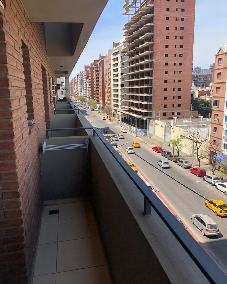 Vendo Depto de un Dor, con Balcon. Bv. San Juan 996 2