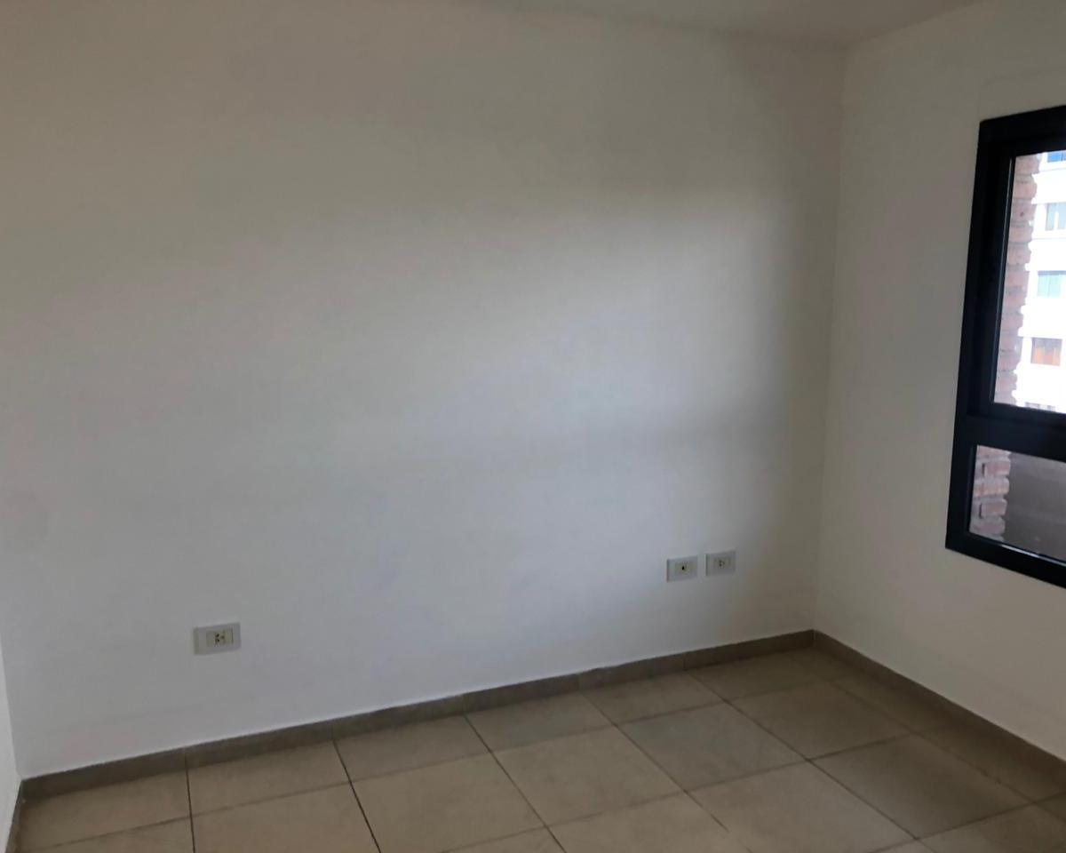 Vendo Depto de un Dor, con Balcon. Bv. San Juan 996 4