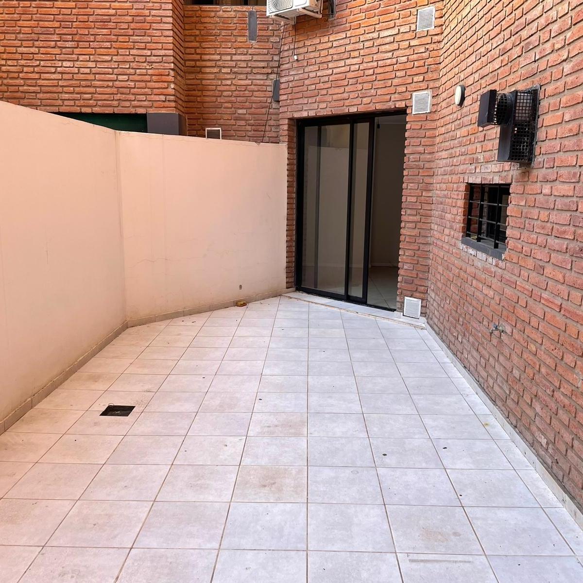 Vendo Depto un Dor, en Pb con Patio. Illia 531 3