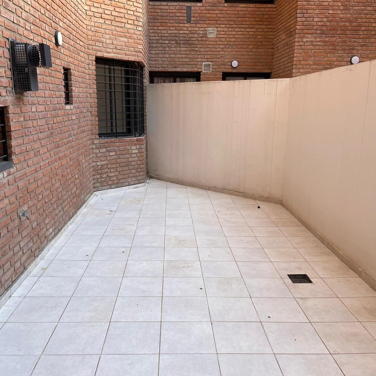 Vendo Depto un Dor, en Pb con Patio. Illia 531 5