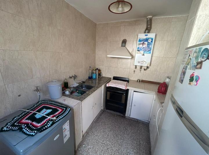 VENDO DEPTO 2 DOR, 2 PATIOS. SIN EXPENSAS. COCHABAMBA 1664 2