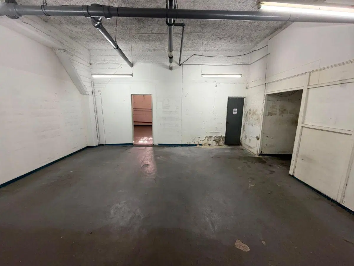 ALQUILO GALPON DE 600M2 CON OFICINAS 8