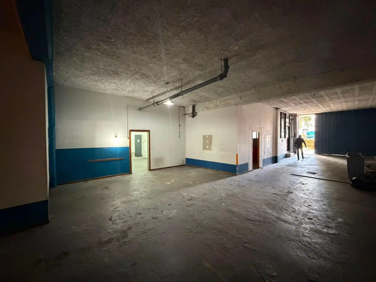 ALQUILO GALPON DE 600M2 CON OFICINAS 3