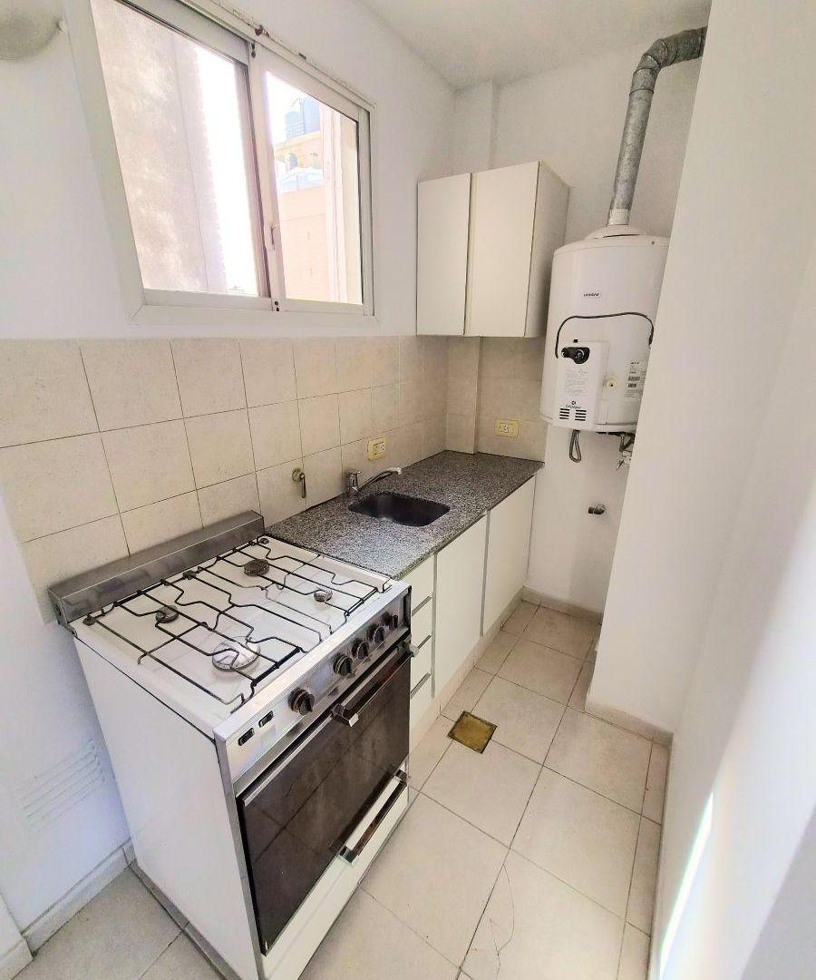 Foto de Amplio departamento con balcón en muy buen estado - Zona centro Rosario, imagen 5