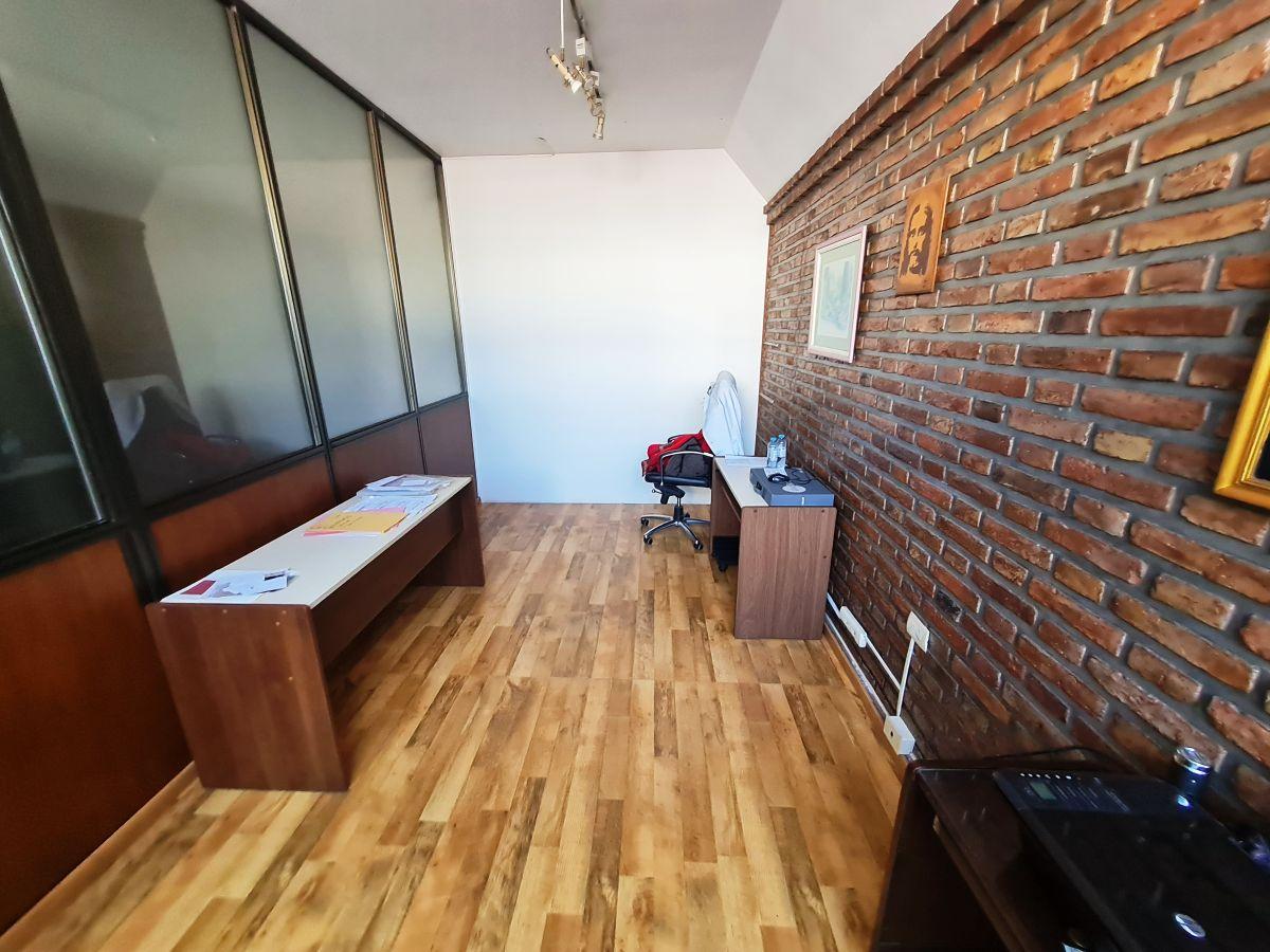Foto de Enorme casa y Oficina Para Vivir y Trabajar en El Mismo Lugar — Muy, imagen 5