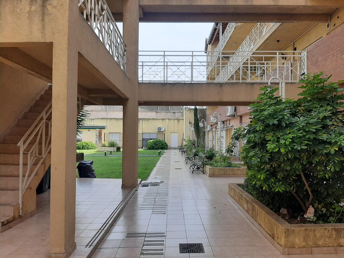 Venta Departamento Parque Chacabuco 2 Ambientes Patio 5