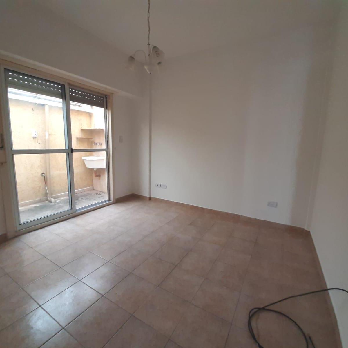 Venta Departamento Parque Chacabuco 2 Ambientes Patio 3