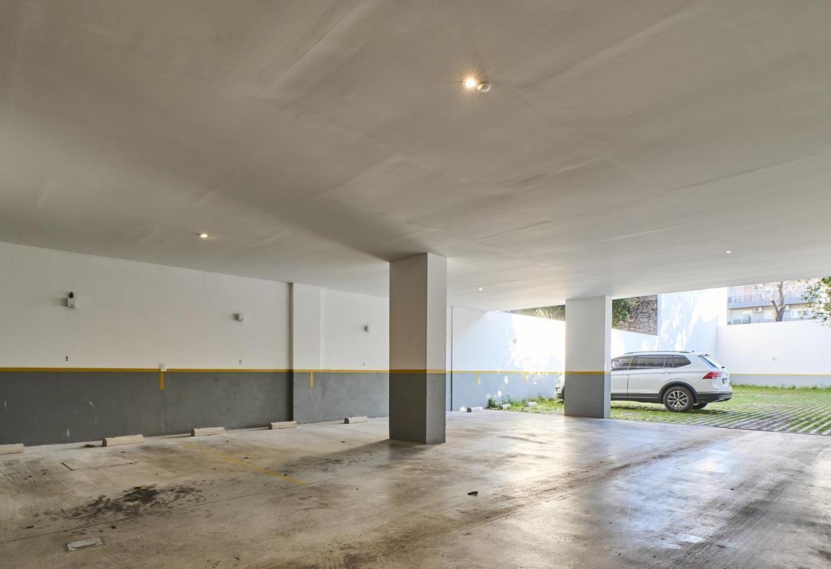 Venta Monoambiente Muy Luminoso en Monte Castro 5