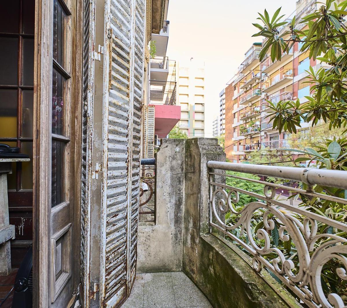 Venta Casa Fachada Historica en Paternal 2